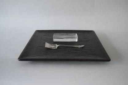 8、ラリック ナイフ＆フォークレスト