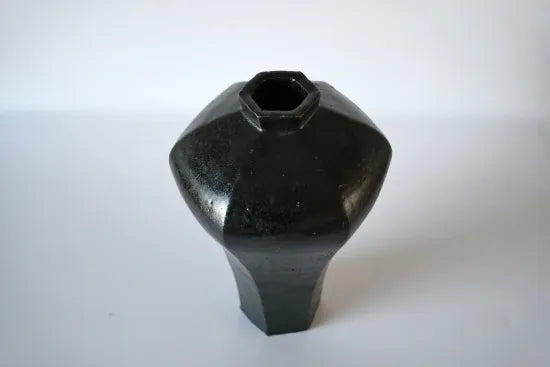 Naoto Yano [13. Black Glazed Vase]