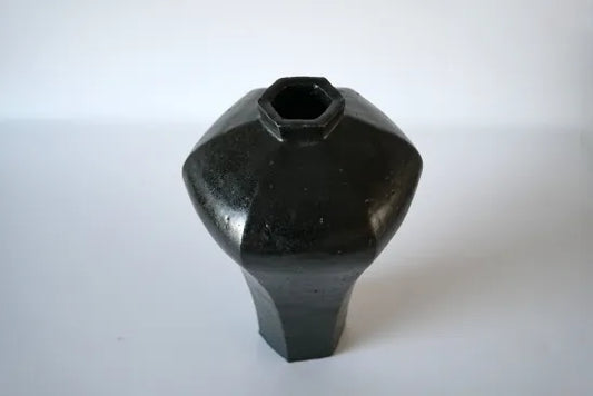 Naoto Yano [13. Black Glazed Vase]