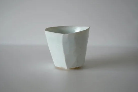 Taro Tabuchi [89. Kiln-fired white porcelain beveled tea bowl]