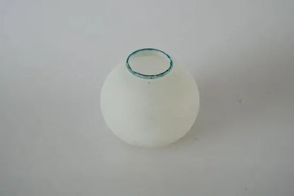 津田清和 　[104.白沙袖珍花入]