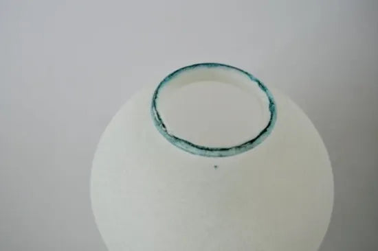 津田清和 　[104.白沙袖珍花入]