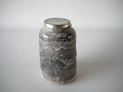 Nakai Namihana [31. Tea utensil, carbonized copper, rounded shoulders]