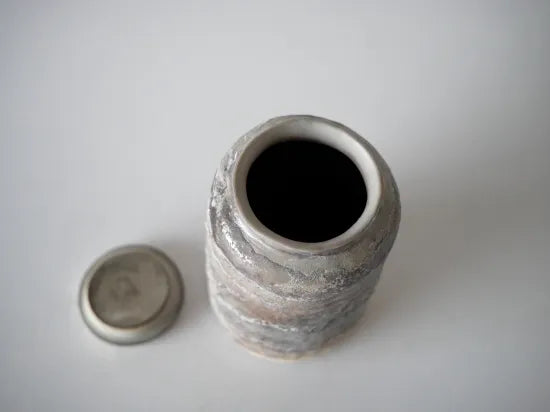 Nakai Namihana [31. Tea utensil, carbonized copper, rounded shoulders]