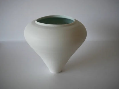 村田匠也  [3.青白磁壺]