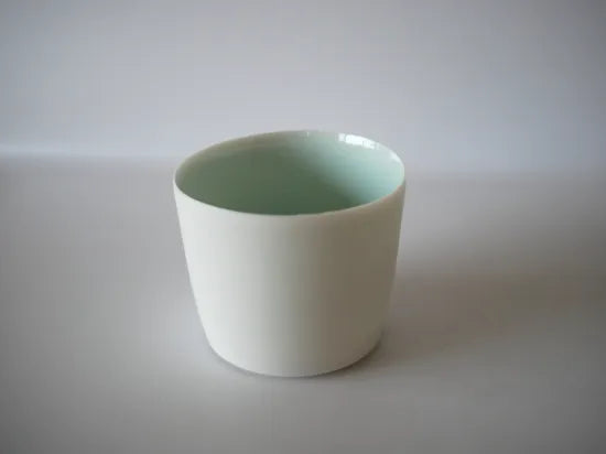 村田匠也  [19-a.青白磁茶杯]