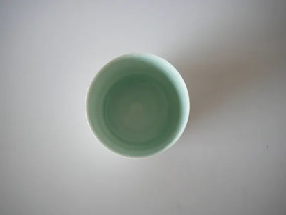 村田匠也  [19-a.青白磁茶杯]