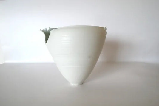 村田匠也  [25.青白磁やぶれ花器]