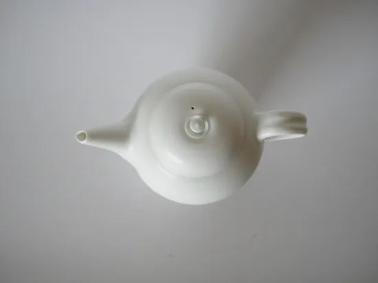 村田匠也  [55.白磁ポット]