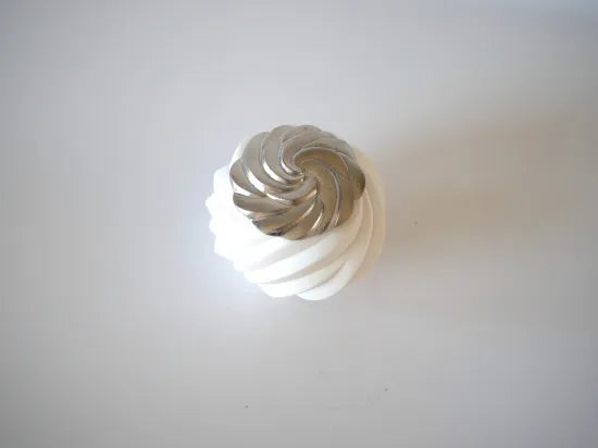 Takahashi Nami [2. Platinum-colored white porcelain tea set]