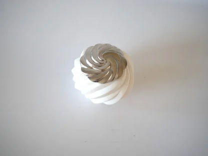 Takahashi Nami [2. Platinum-colored white porcelain tea set]