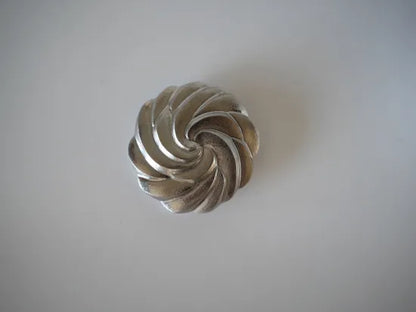 Takahashi Nami [2. Platinum-colored white porcelain tea set]