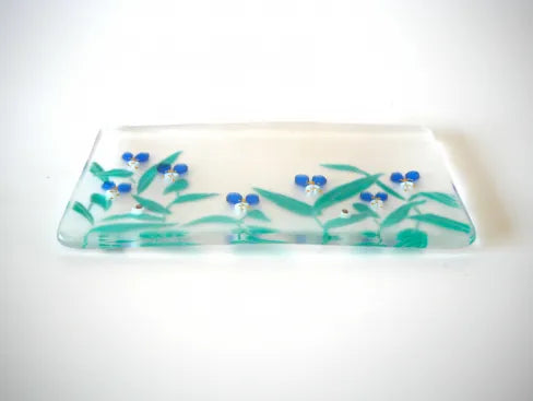 Mariko Inoue [1. Dewdrops and Snails on a Long Plate]