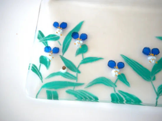 Mariko Inoue [1. Dewdrops and Snails on a Long Plate]