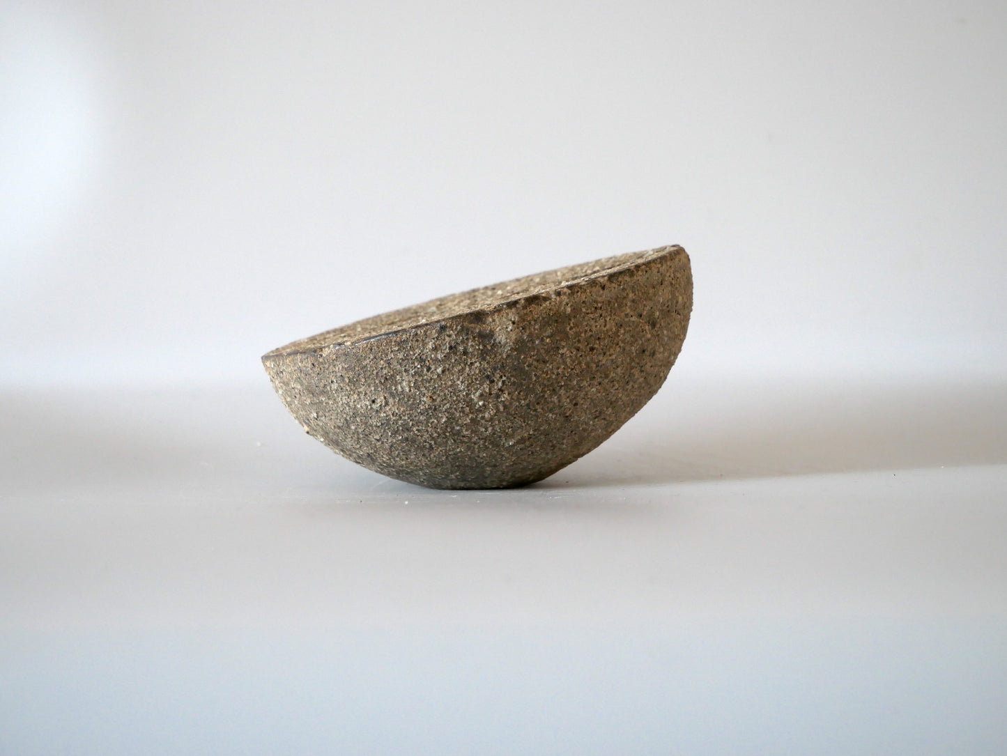 村上躍 [103.白灰化粧半球型一輪挿]