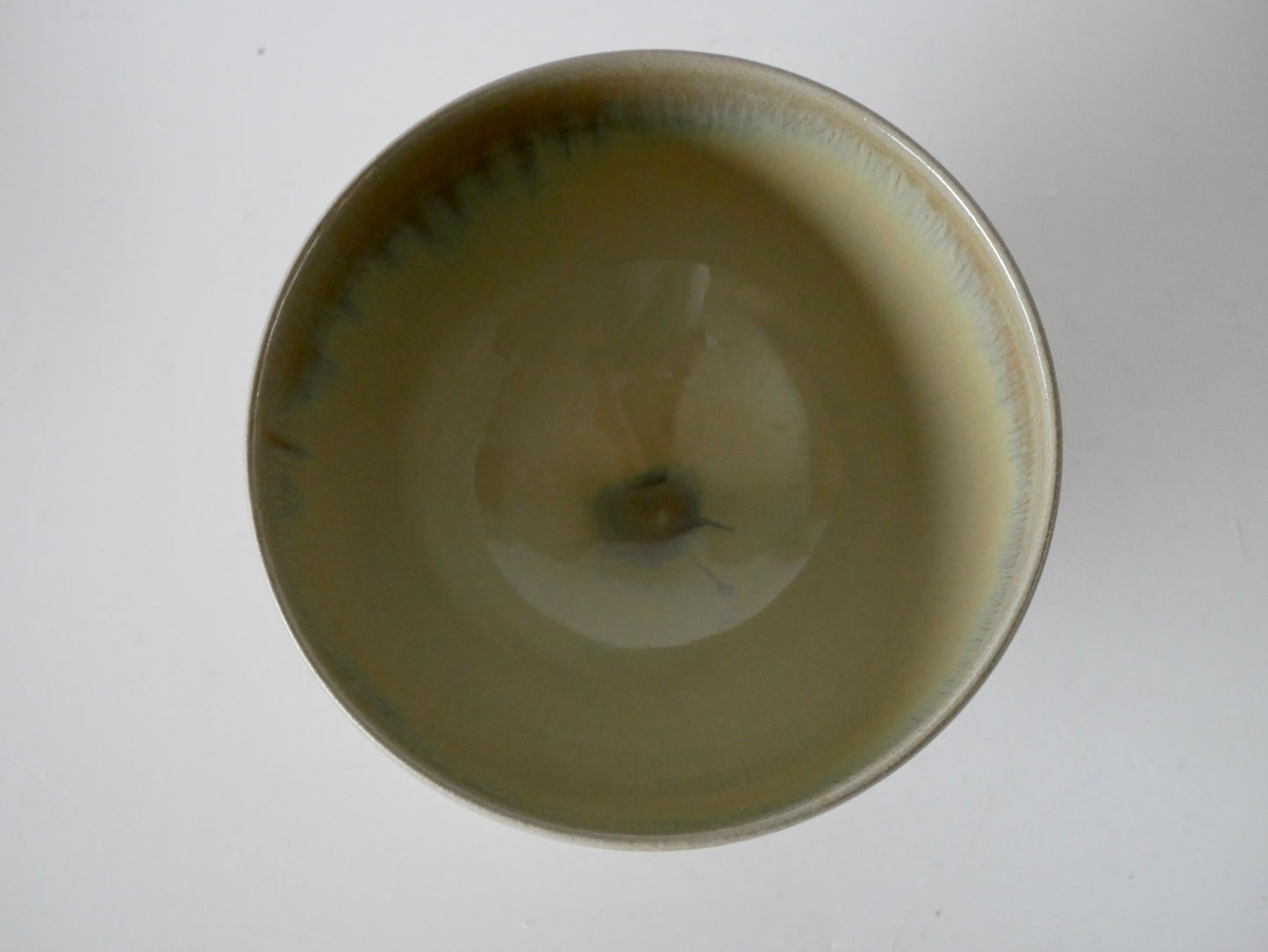 田原崇雄 　[10-1.流白釉茶碗]