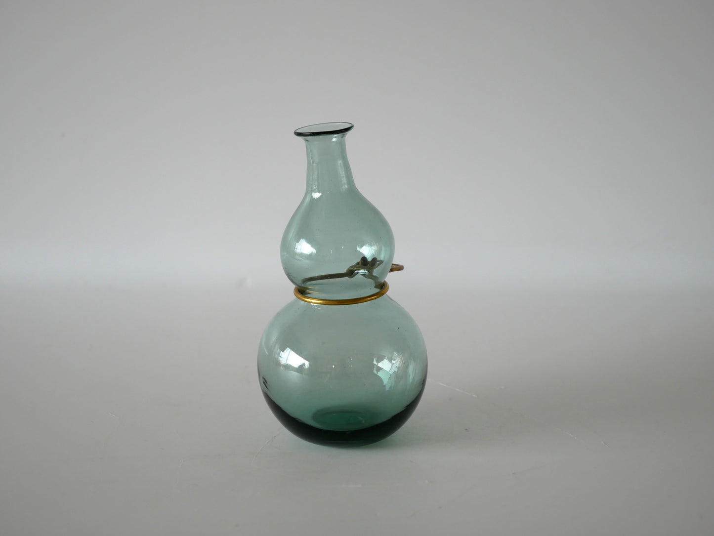 津田清和 [66. 青緑瓢掛花入（小）]