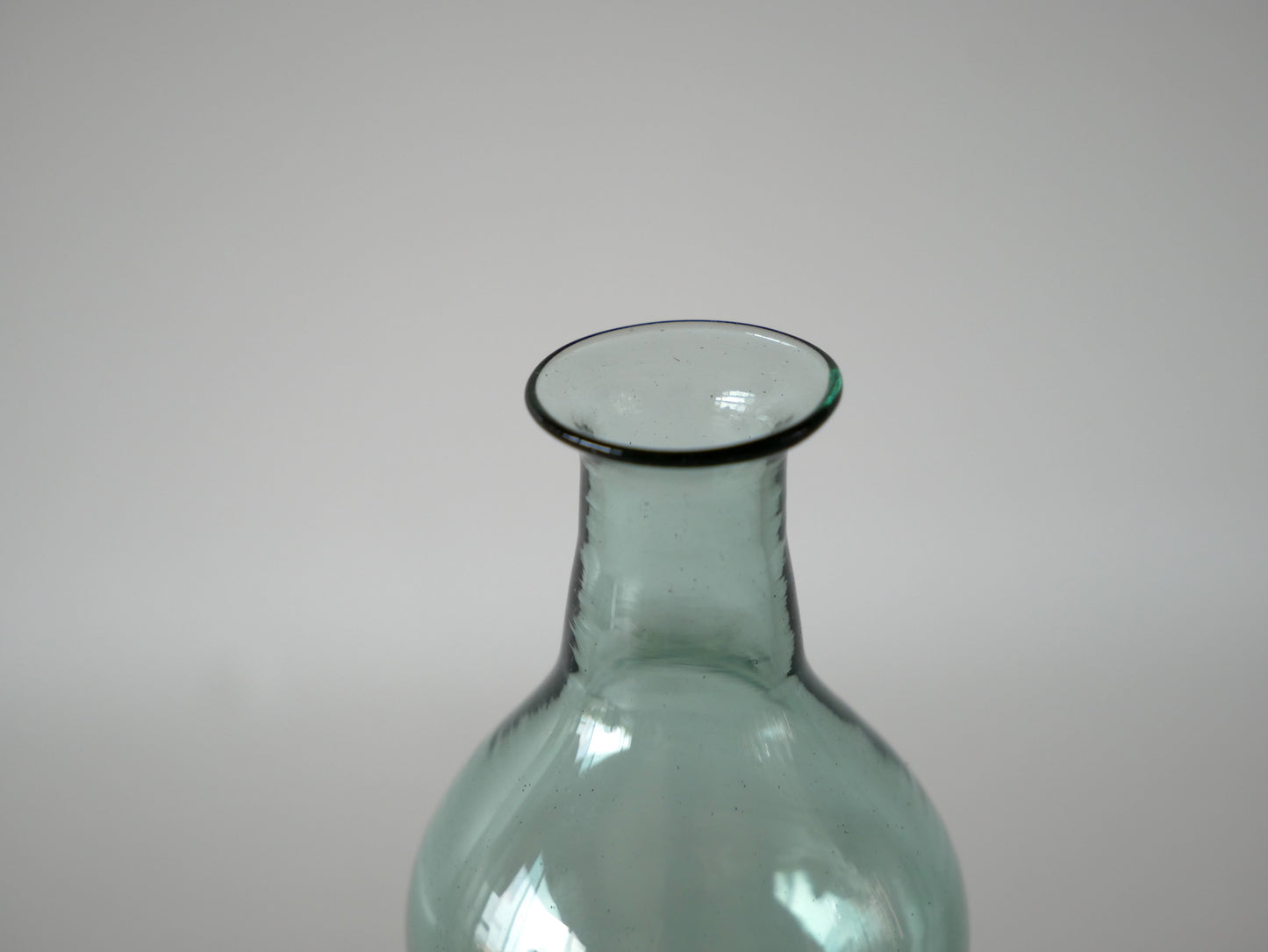 津田清和 [66. 青緑瓢掛花入（小）]
