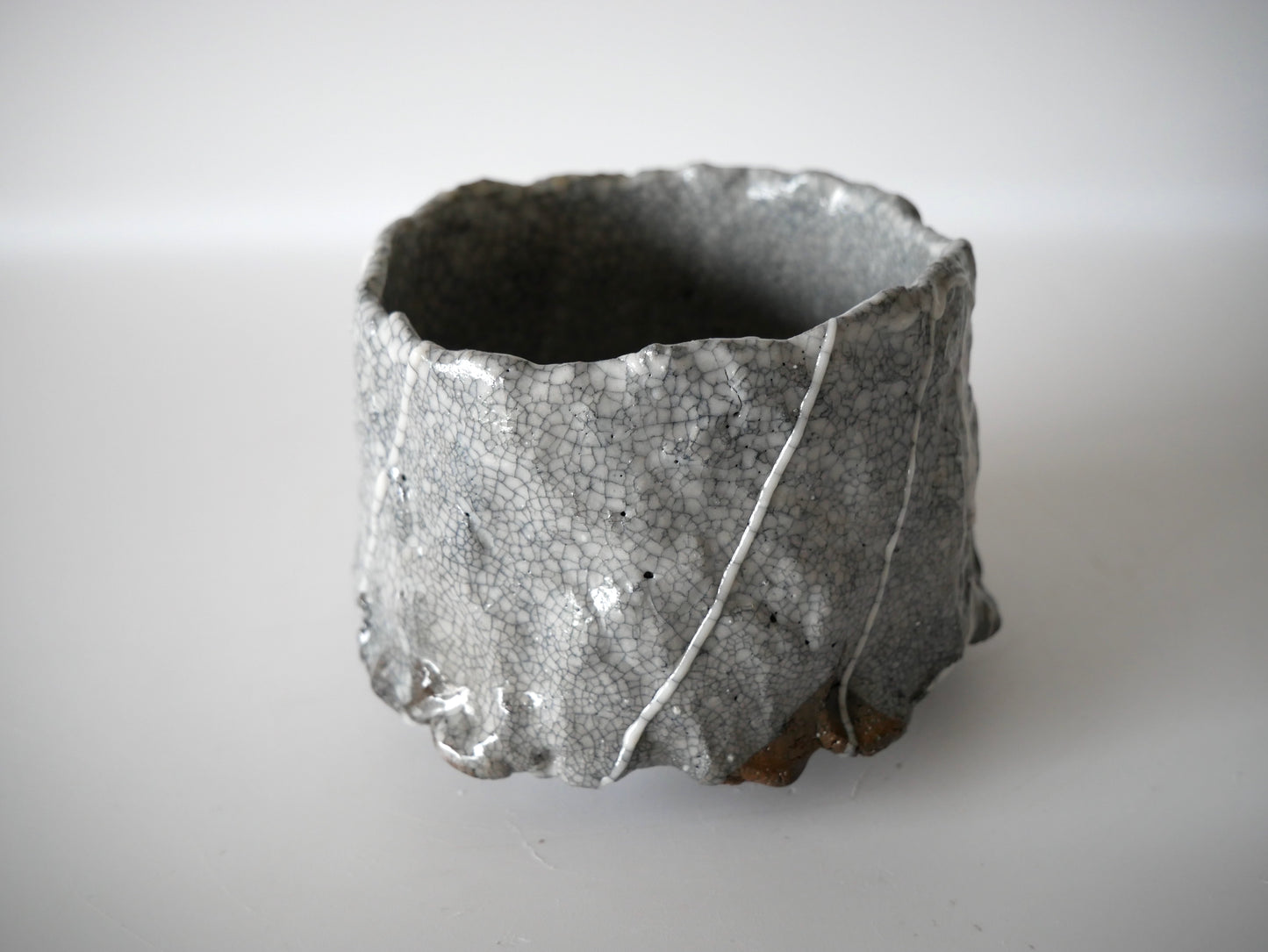 Takashi Kimura [32. Tea Bowl with Black Glaze and Crackle]
