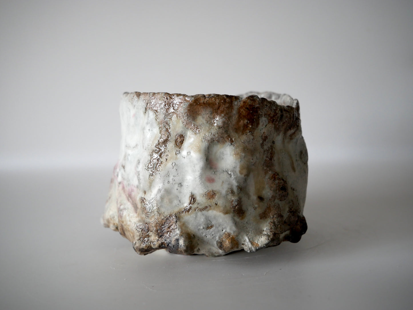 Takafumi Kimura [12. White glaze tea bowl with kiln effects]