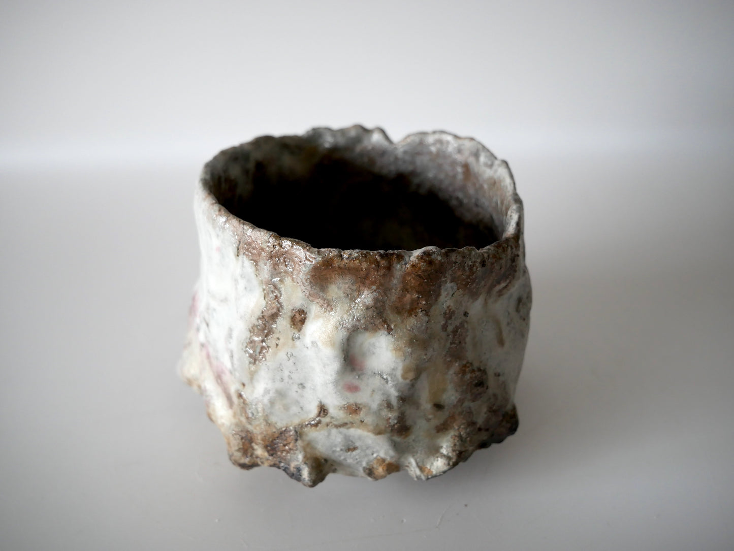 Takafumi Kimura [12. White glaze tea bowl with kiln effects]