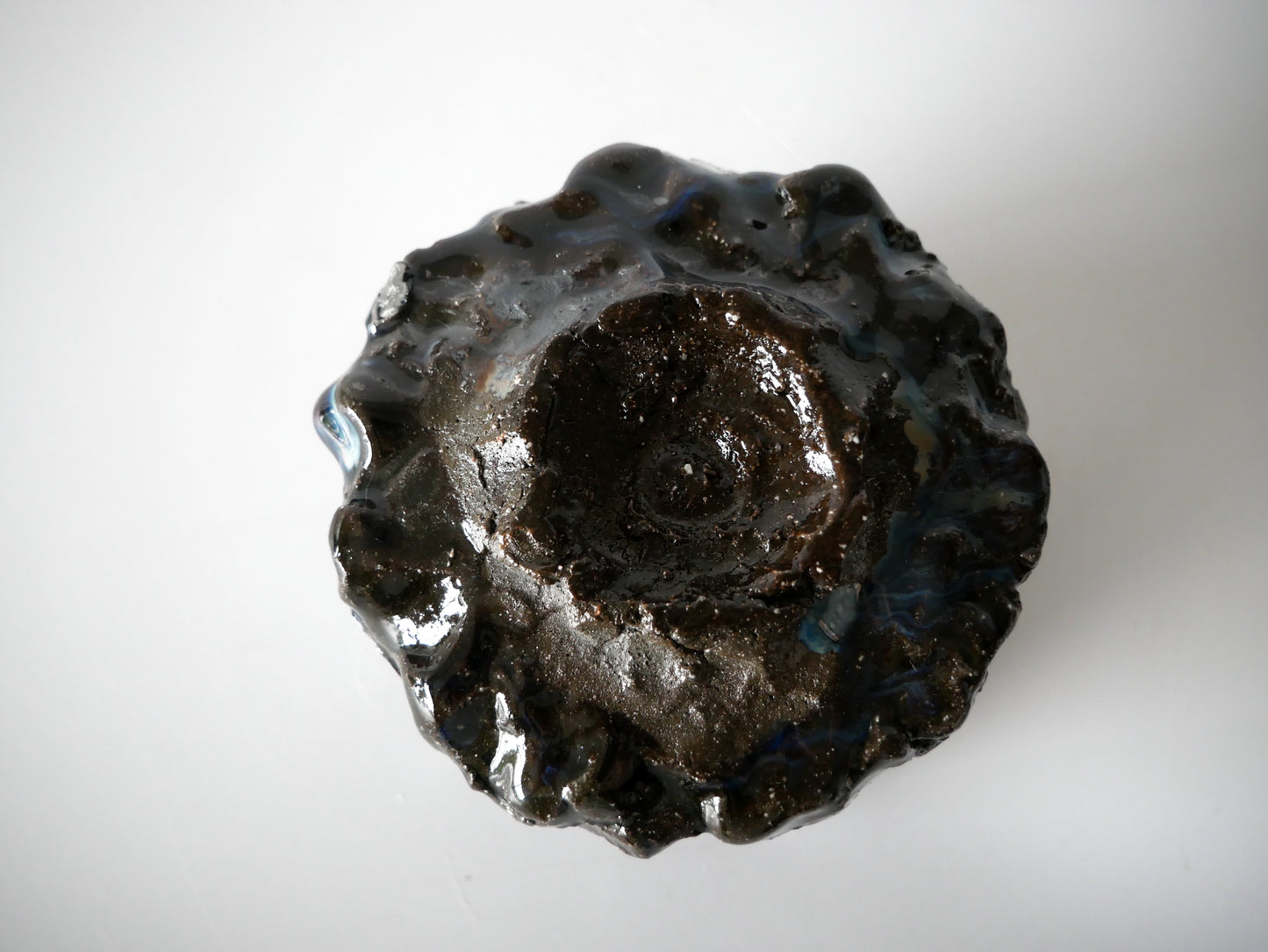 Takashi Kimura [24. Ash-glazed tea bowl with varied kiln effects]