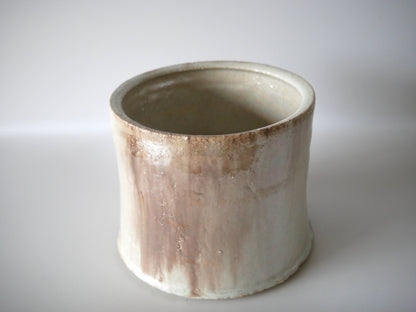 Kimura Takashi [92. White-glazed iridescent mizusashi]