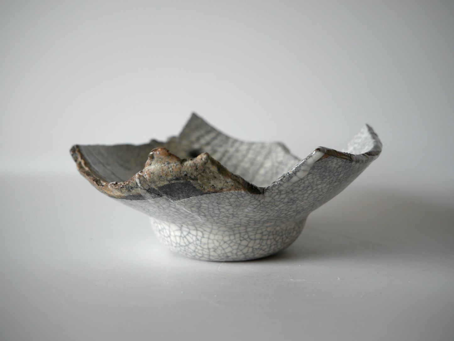 Takashi Kimura [101. Sumi Kannyu Kakehana-ire (Hanging Vase with Ink Crazing)]