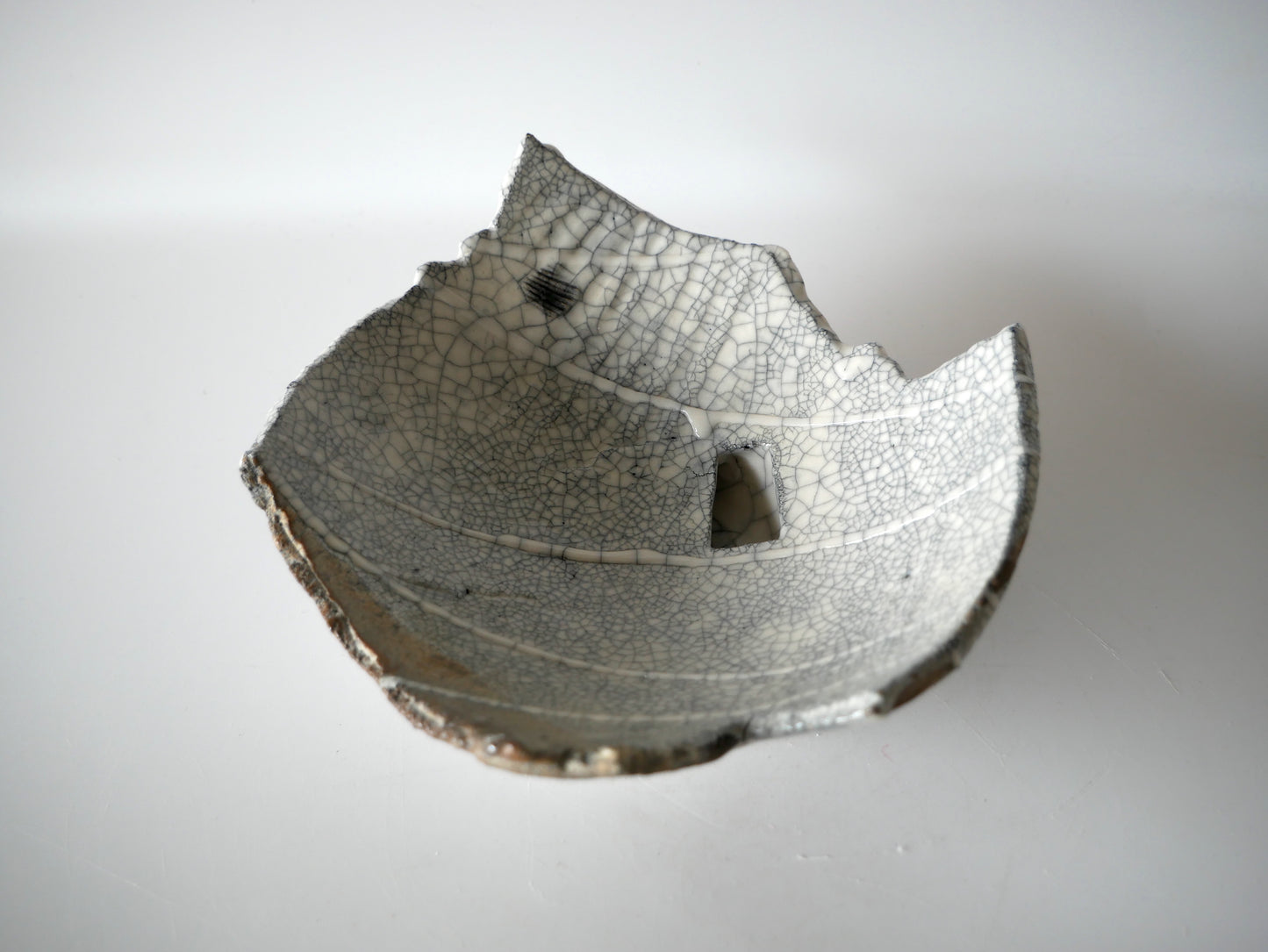 Takashi Kimura [101. Sumi Kannyu Kakehana-ire (Hanging Vase with Ink Crazing)]
