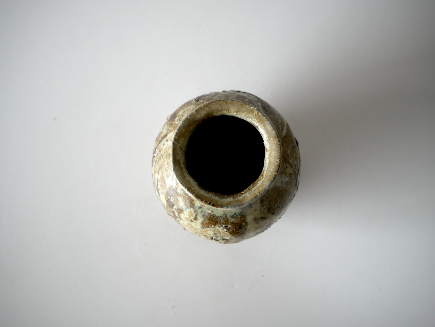 Takashi Kimura [107. Small White Glaze Kiln-Transformed Jar]