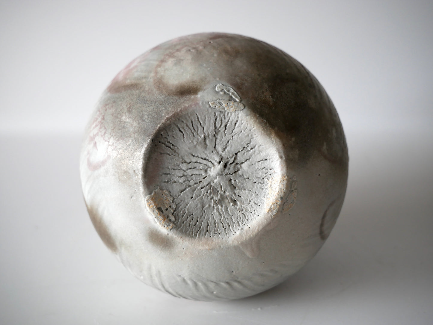 Kimura Takashi [113. White Glaze Kiln-Transformed Vase]