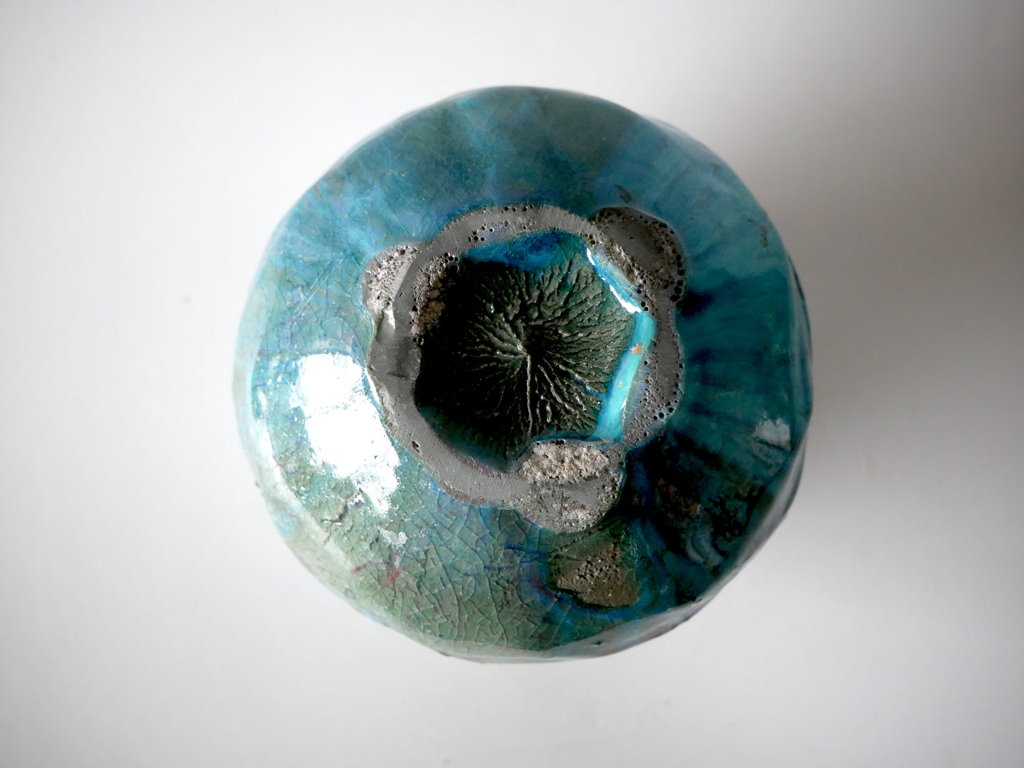 Takashi Kimura [114. Green Glazed Semi-Porcelain Flower Vase]