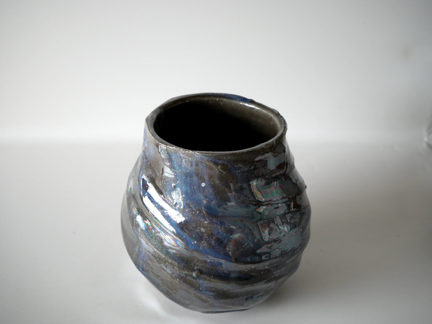 Takashi Kimura [115. Celadon Glazed Half-Porcelain Iridescent Flower Vase]