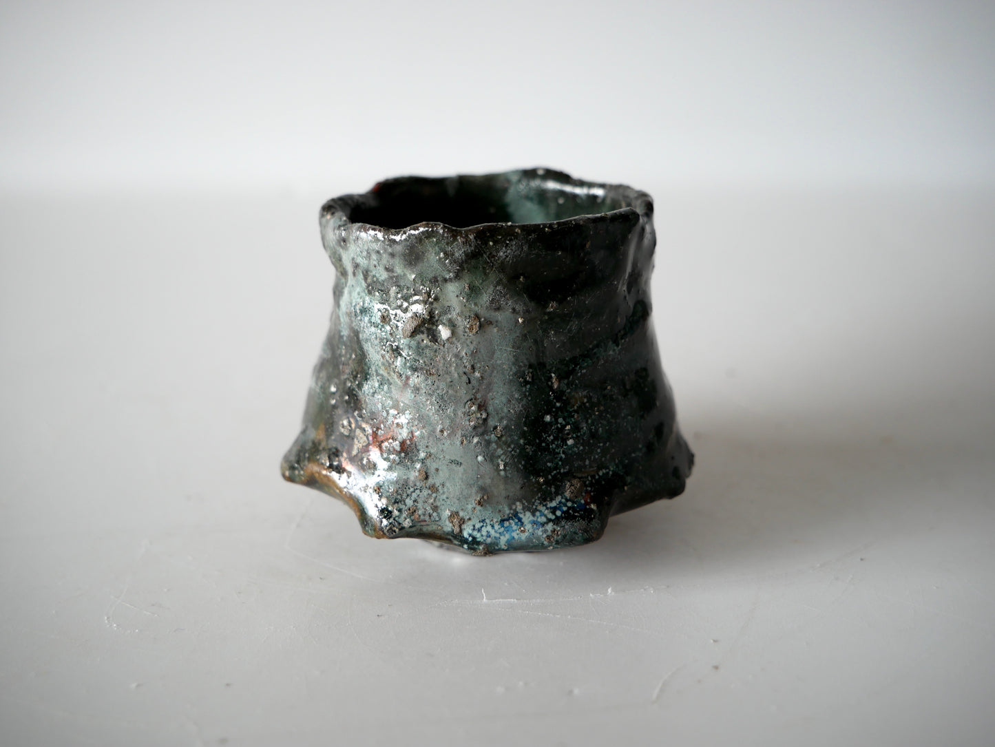 Takashi Kimura [149. Ash glaze Hikidashi sake cup]