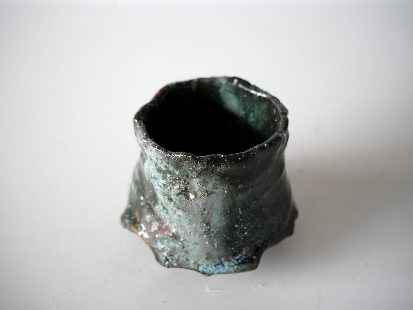 Takashi Kimura [149. Ash glaze Hikidashi sake cup]