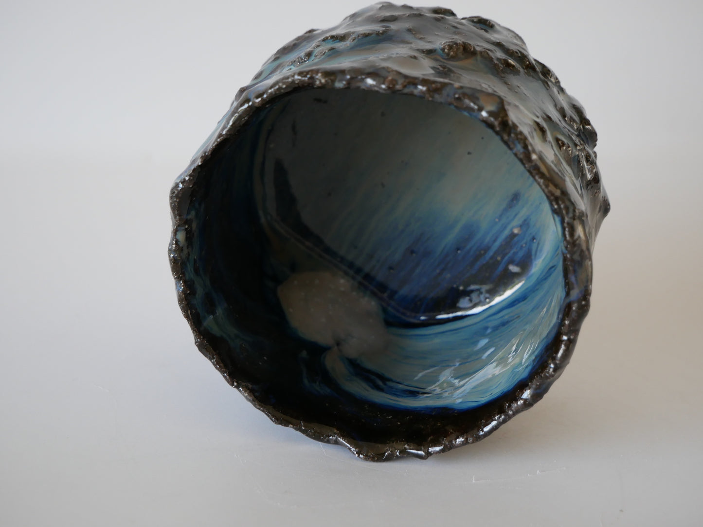 Takashi Kimura [24. Ash-glazed tea bowl with varied kiln effects]