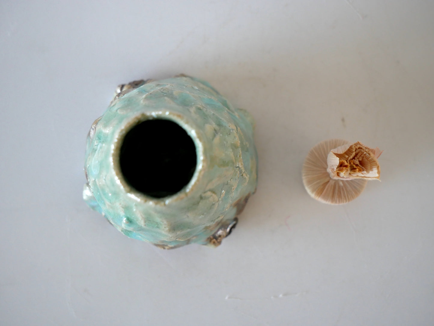 Takashi Kimura [53. Green and White Glaze Iridescent Shaker]