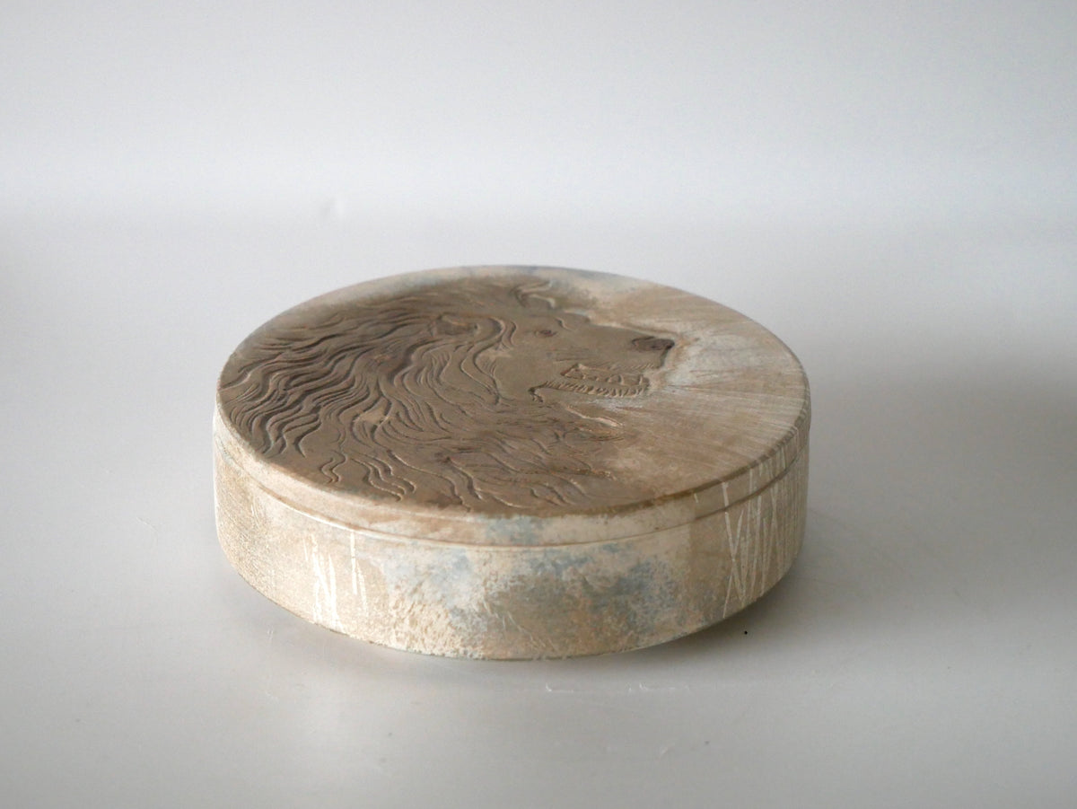 KAZUE WAKABAYASHI [21. Silver Lacquer-Glazed Ceramic Box (Leo)]