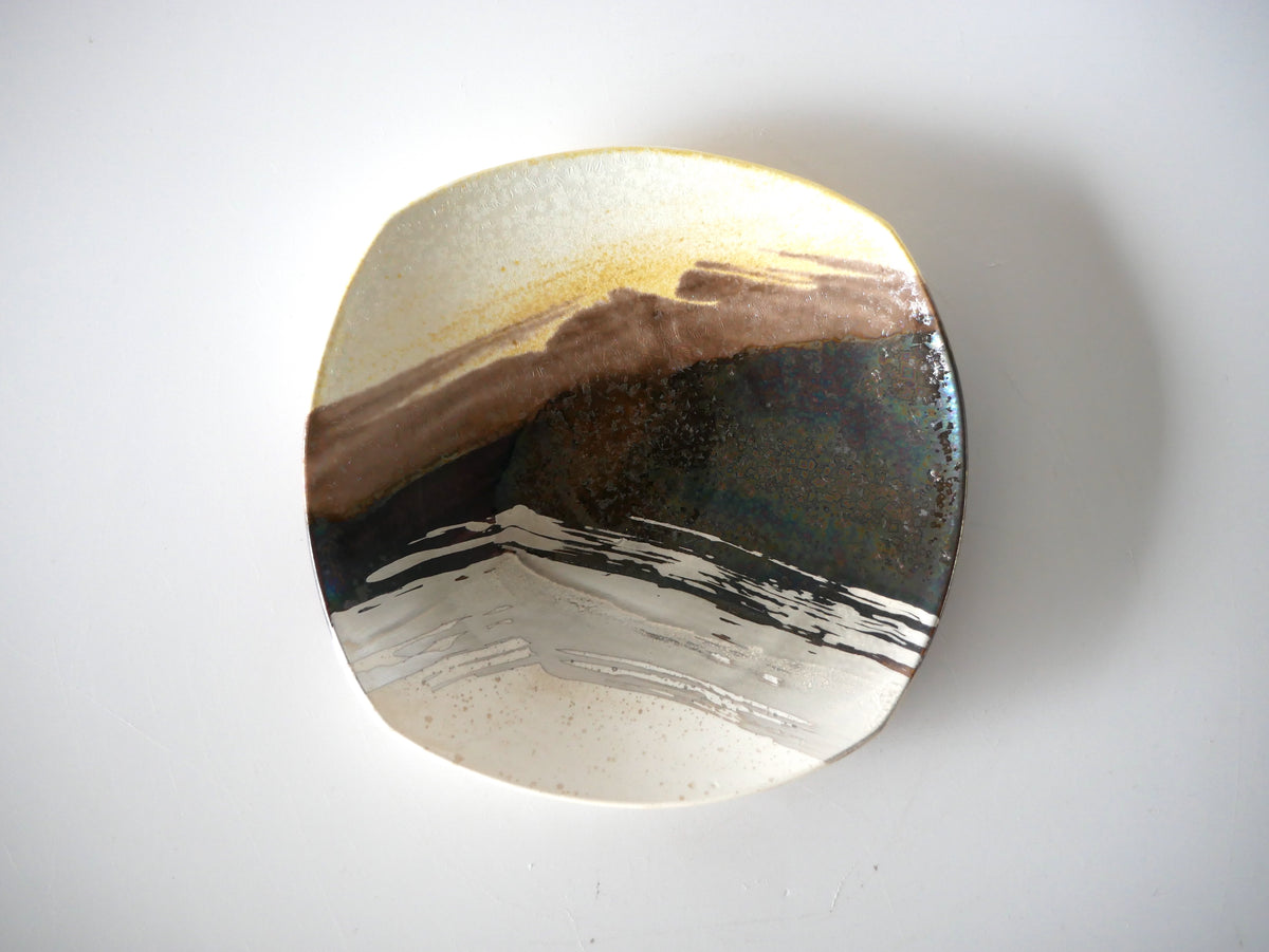 Kazue Wakabayashi [62. Silver-glazed plate]