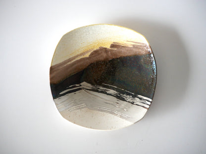 Kazue Wakabayashi [62. Silver-glazed plate]