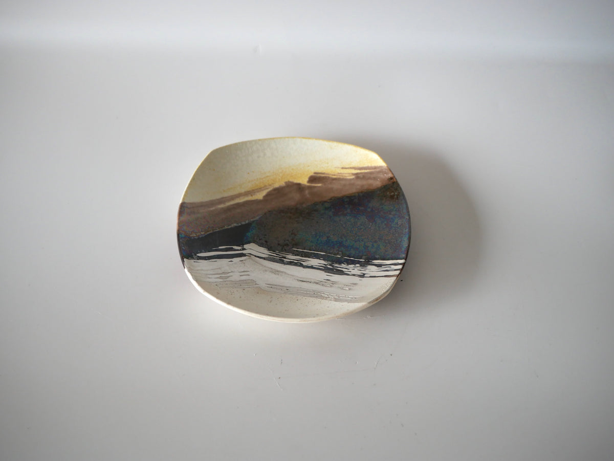 Kazue Wakabayashi [62. Silver-glazed plate]