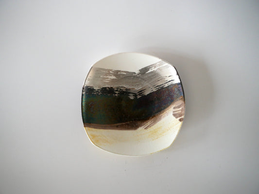 Kazue Wakabayashi [61. Silver-glazed plate]