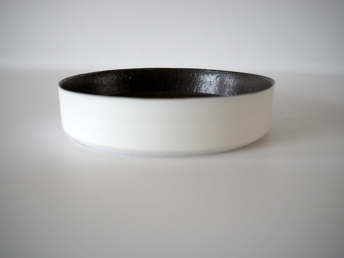 Naotsugu Yoshida [06. Cylindrical Dish (Black Glaze)]